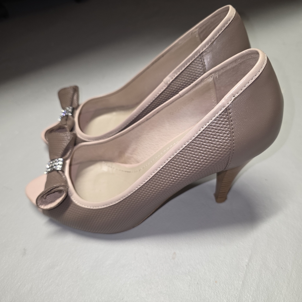 Elche Women's Blush Bow Peep-Toe Heels EUR 37 Or US 7
